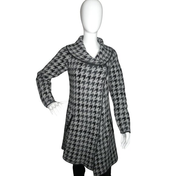 Tahari Sweaters - Tahari Women's Black White Checker Open Cape Sweater Size XS